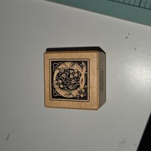 Q Monogram rubber stamp with floral vine